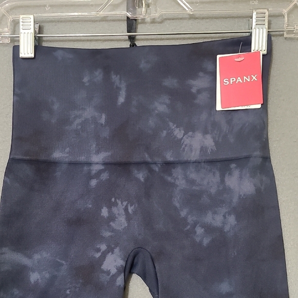 SPANX Look At Me Now Ecocare Deep Blue Tie-Dye Ankle Leggings - Size Medium - Picture 2 of 12